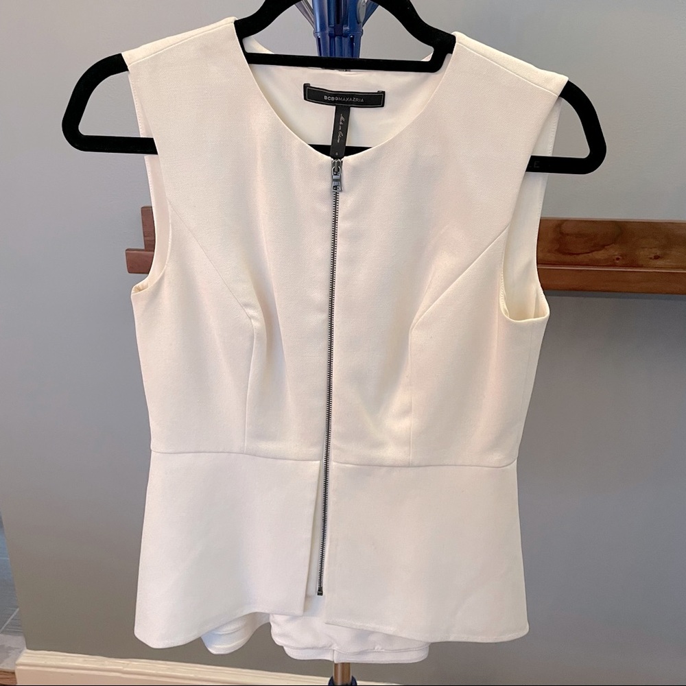 Bcbgmaxazria zip front peplum top